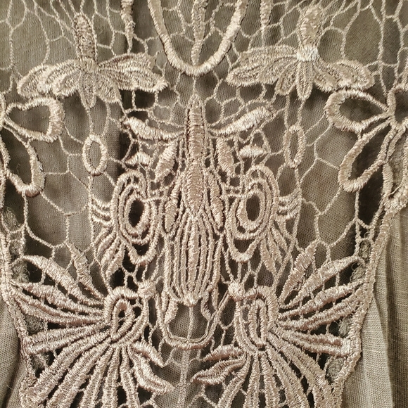 Beautiful embroidered top - Picture 3 of 6
